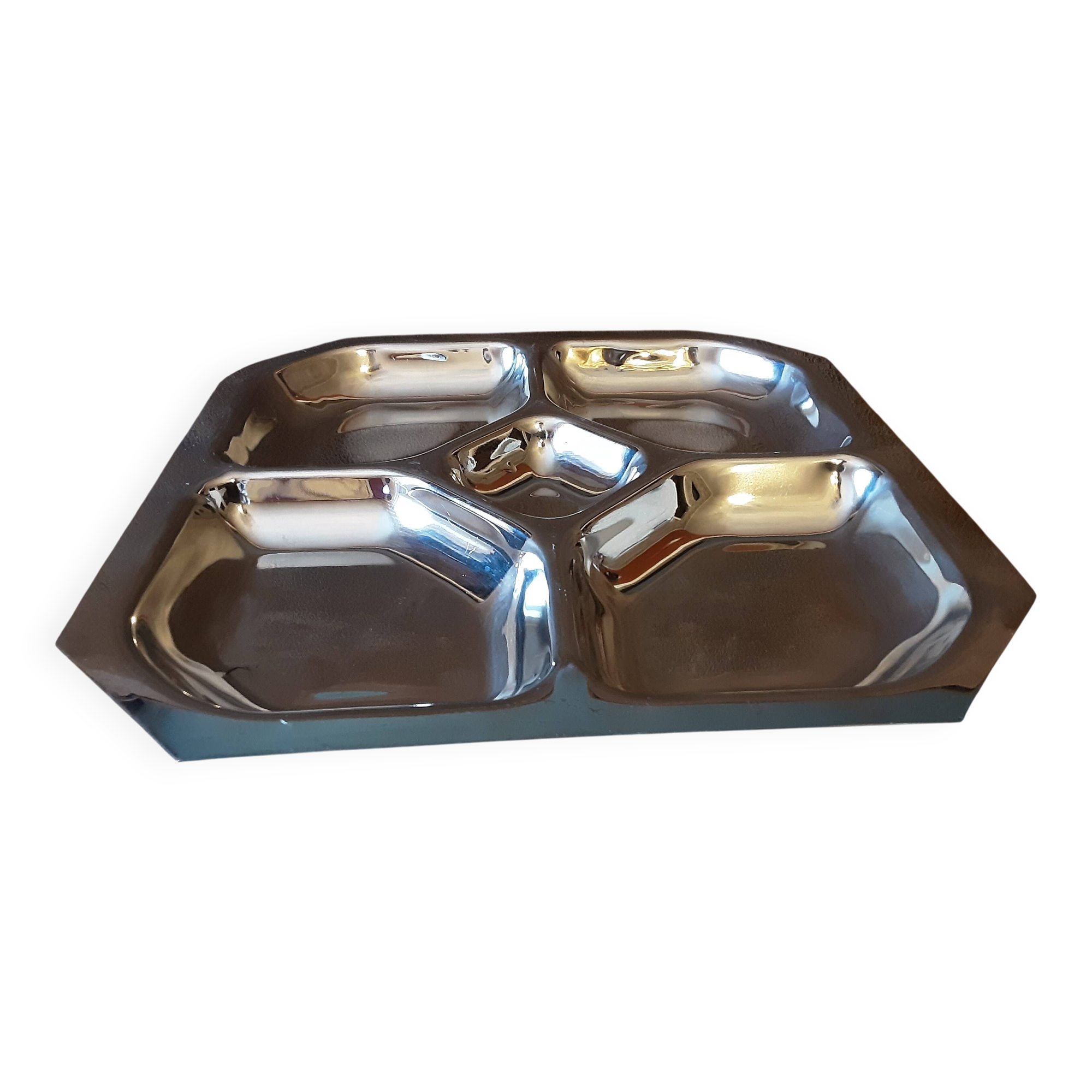 Metal compartment dish