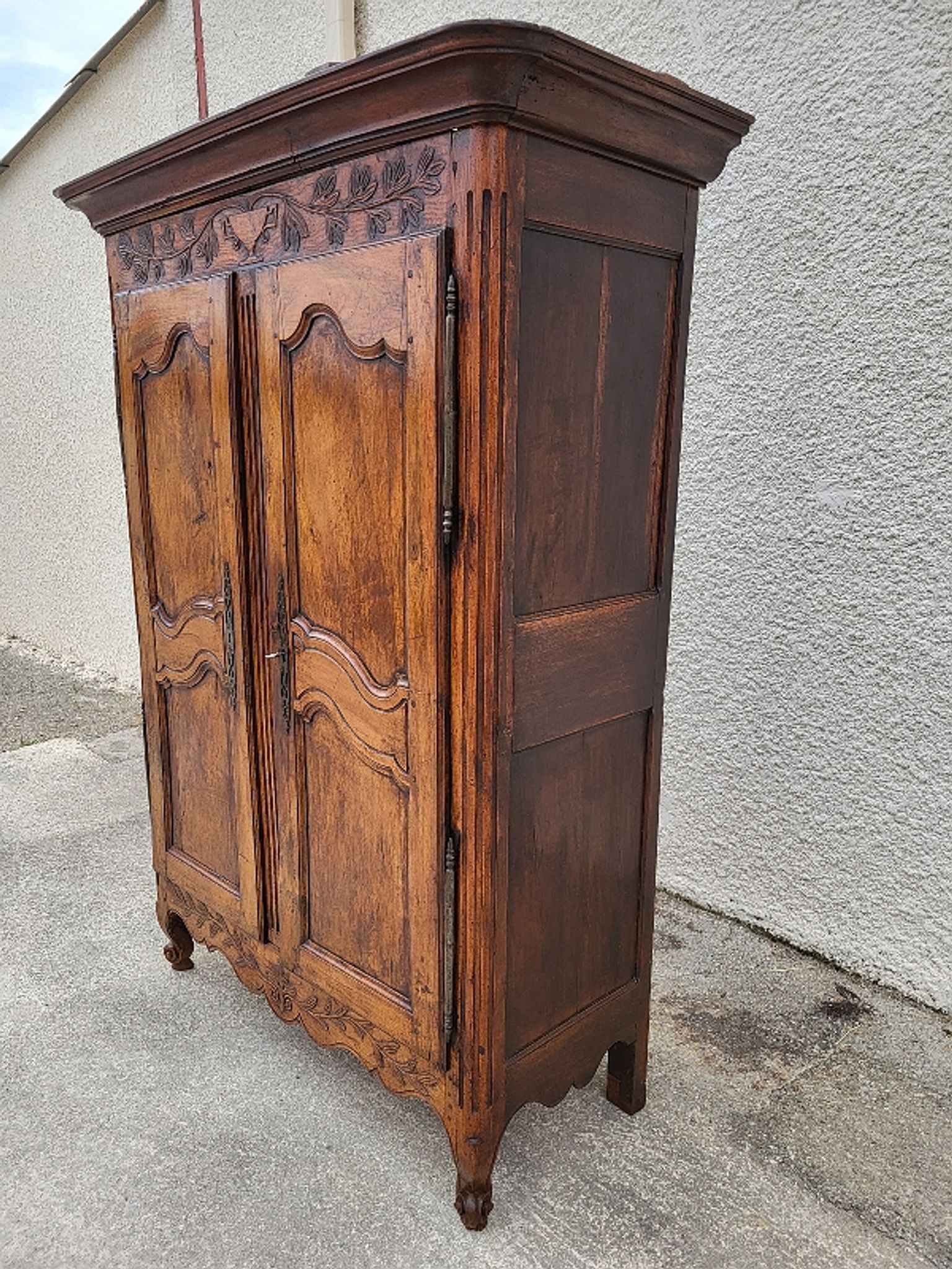 Wardrobe 2 doors louis xv walnut of the xix th siecle