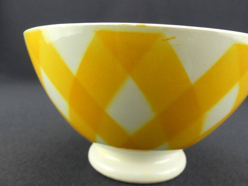 Large yellow bowl in Sarreguemines earthenware.