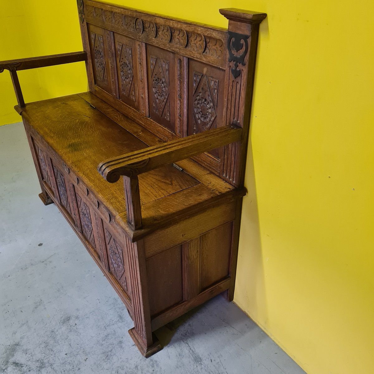 Antique Dutch Oak Hall Bench With Storage Space. Late 19th century.