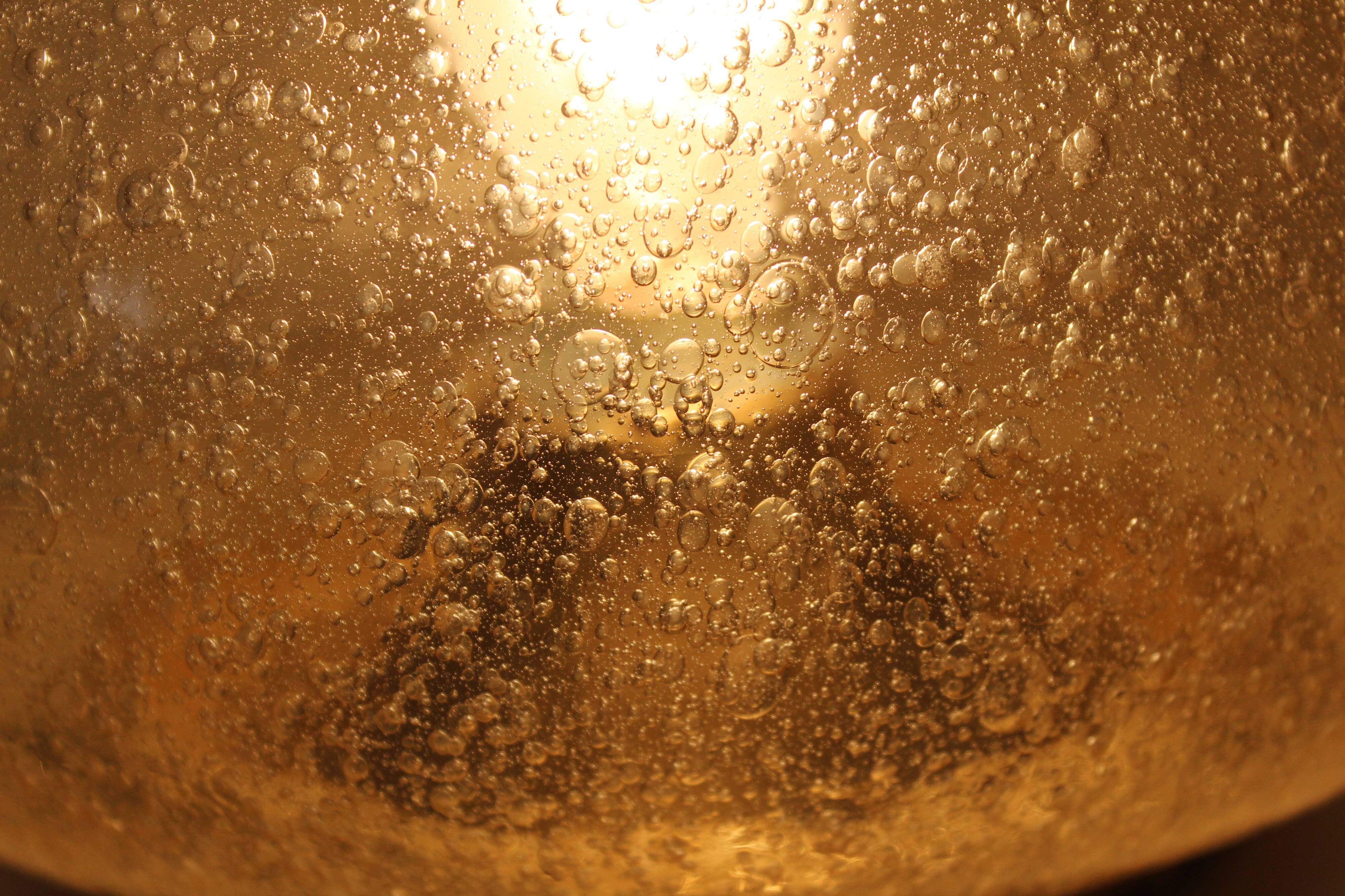 Plafonnier en verre doré