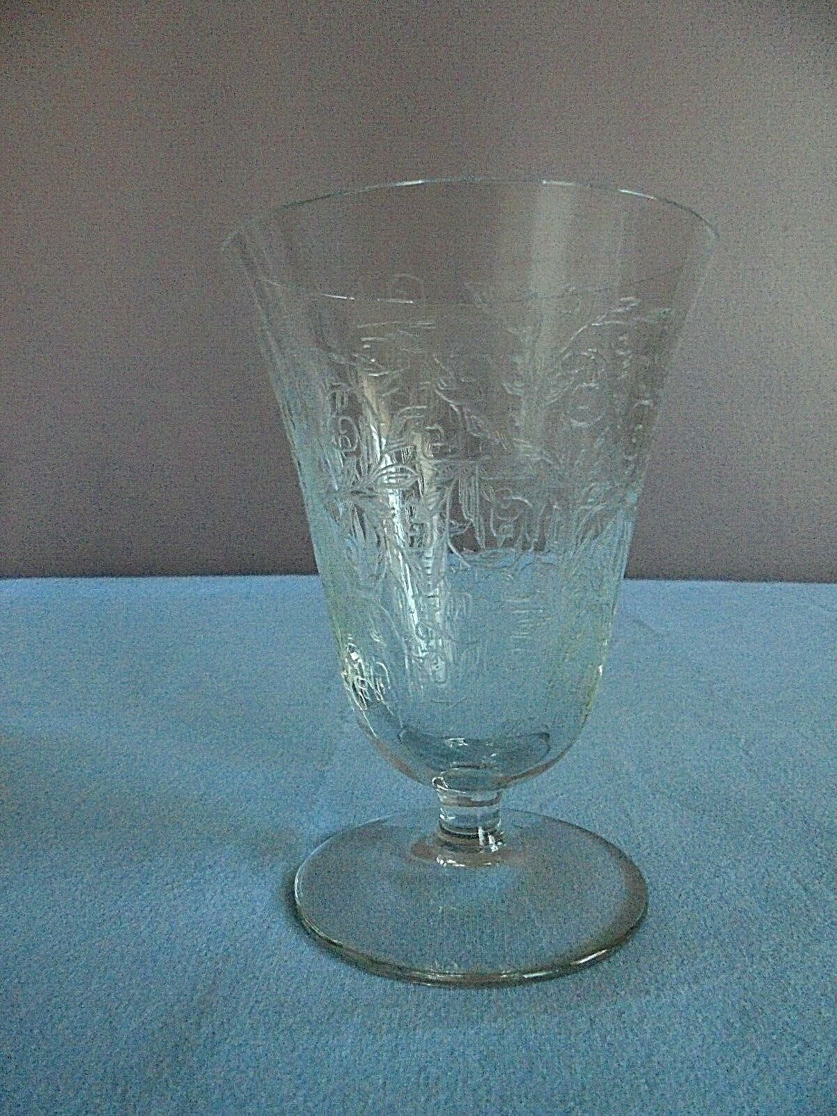 Lot of 4 chiseled glasses flared shape leaf patterns