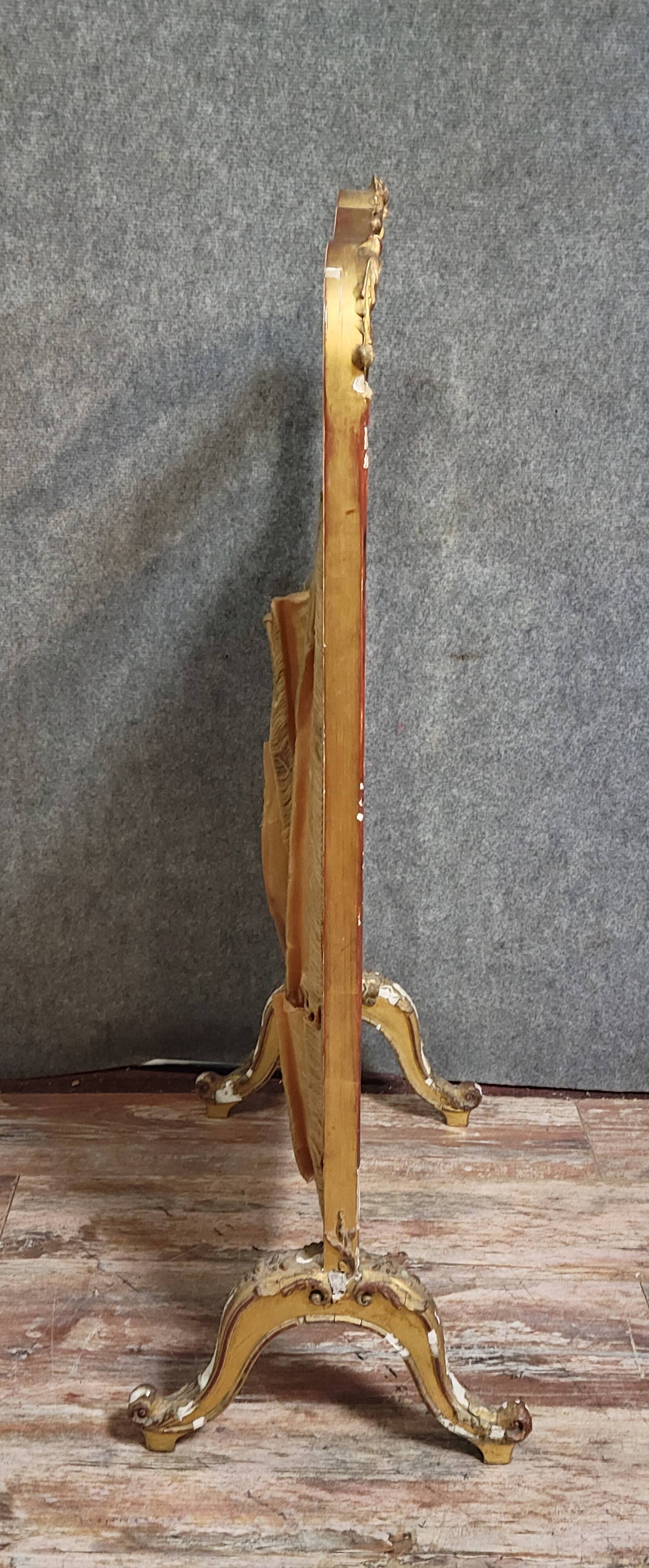 Antique Louis XV style fire screen, in carved and gilded wood, in need of restoration