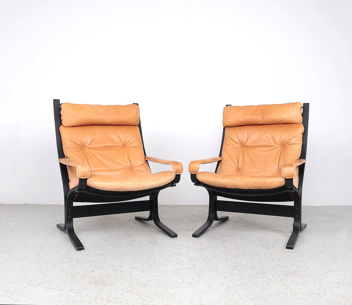 Ingmar Relling leather Siesta lounge chairs, Westnofa 1970s