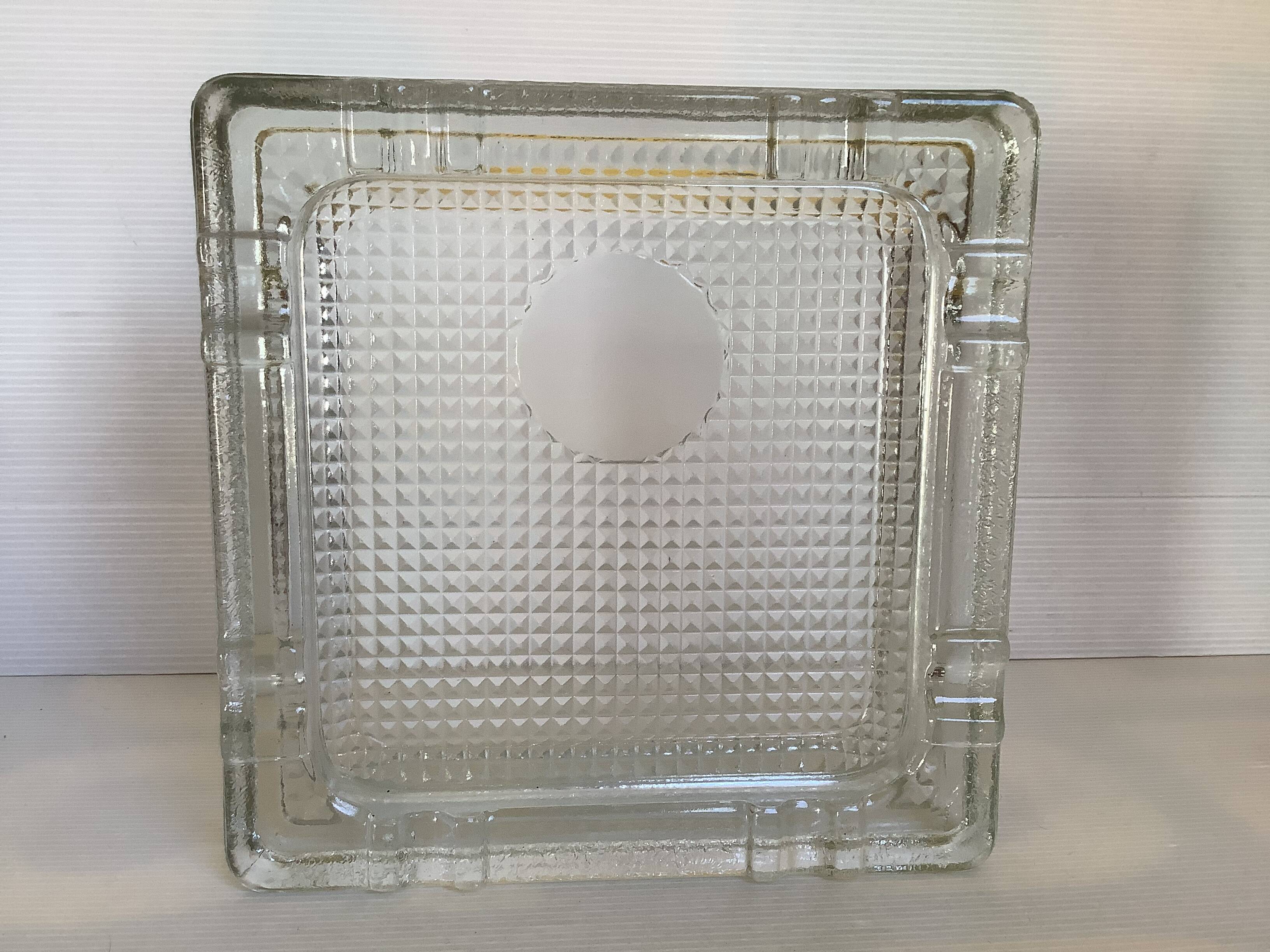 Empty Saint Gobain ashtray pocket with diamond tips