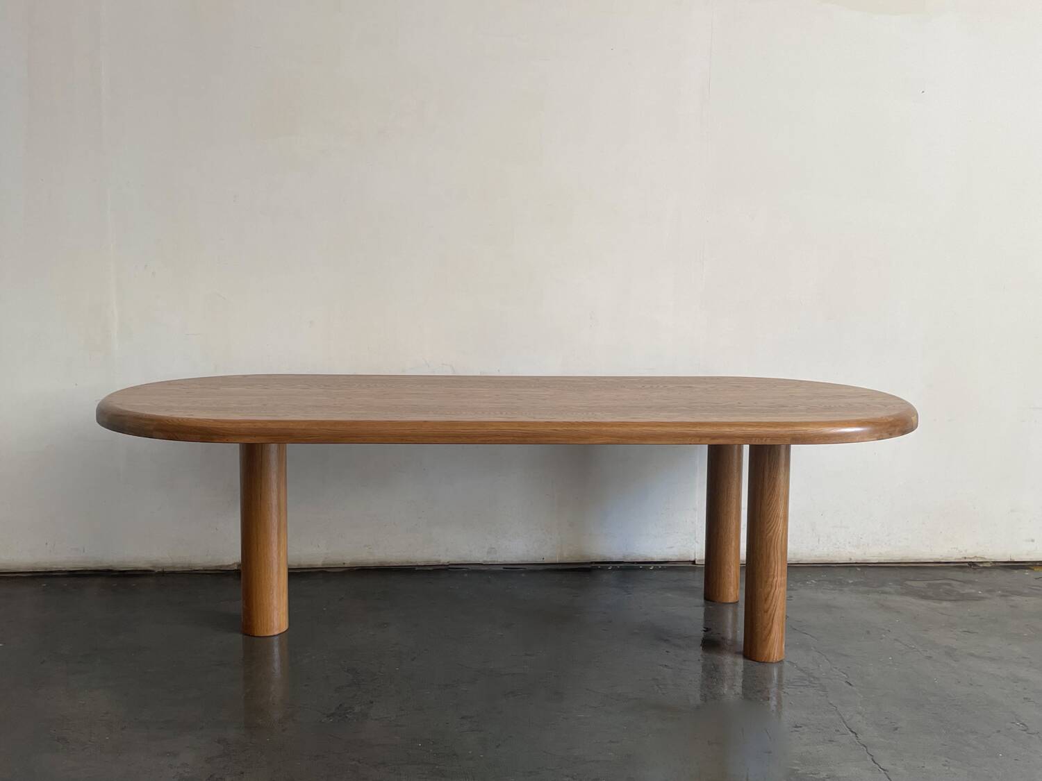 Grande table à manger en chêne massif. Années 1970