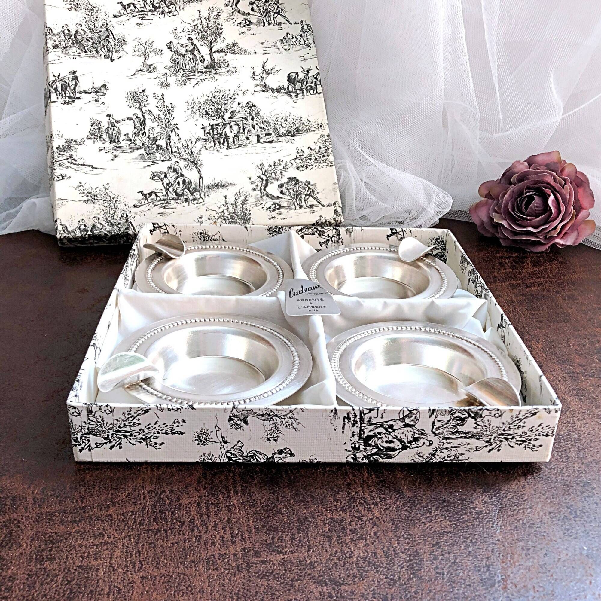 Box of 4 individual silver ashtrays in fine silver France