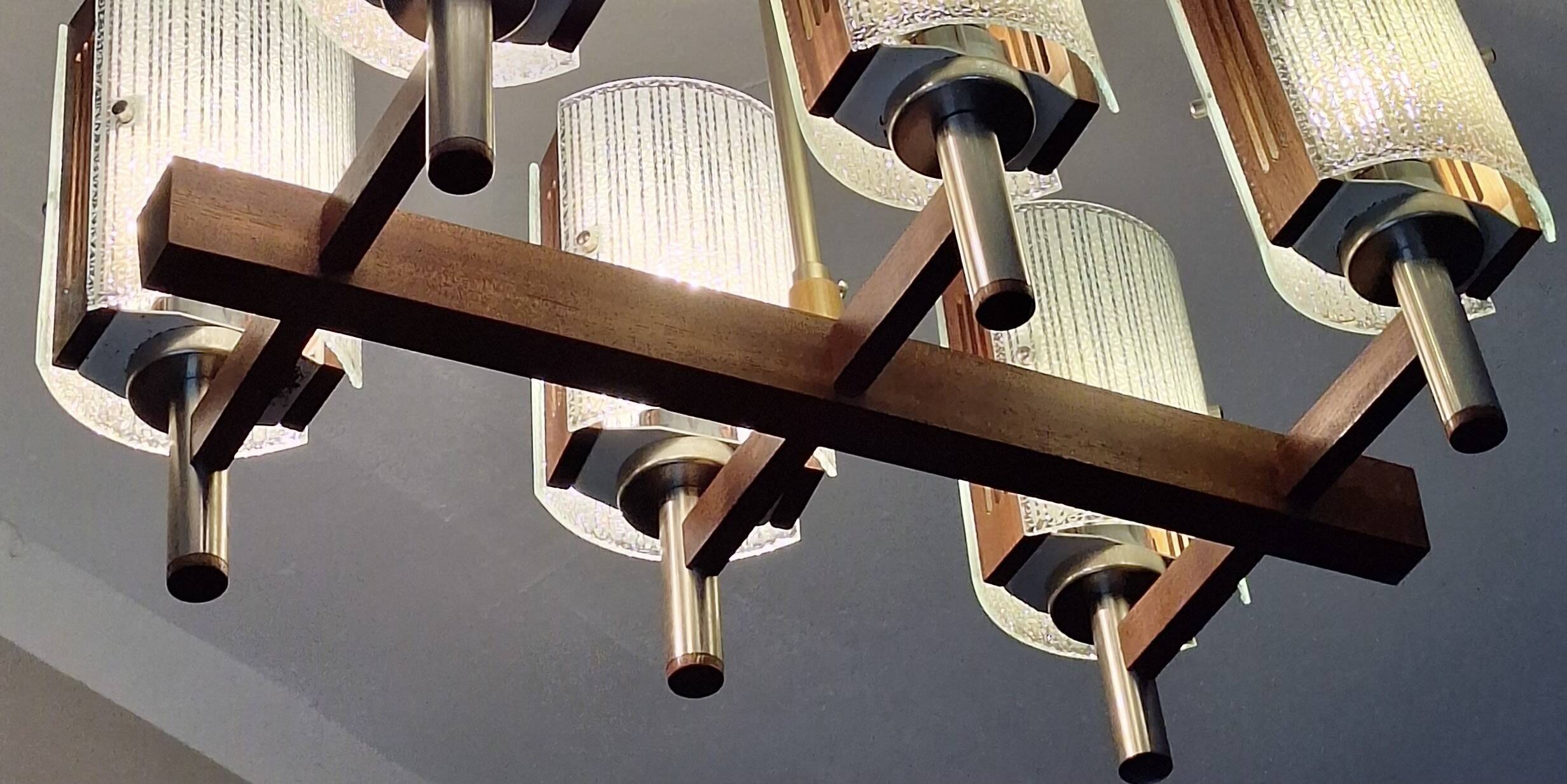 Brutalist chandelier in teak and art glass, Italy, 1960s