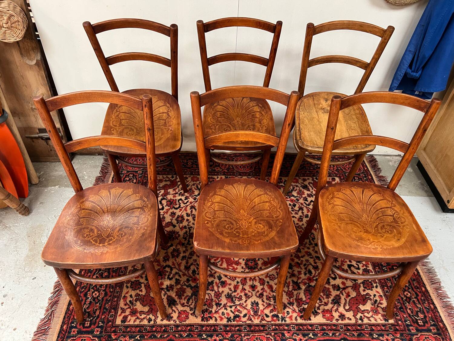 6 anciennes chaises bistrot