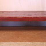 Ancienne table basse en teck birman patine rouge d'origine