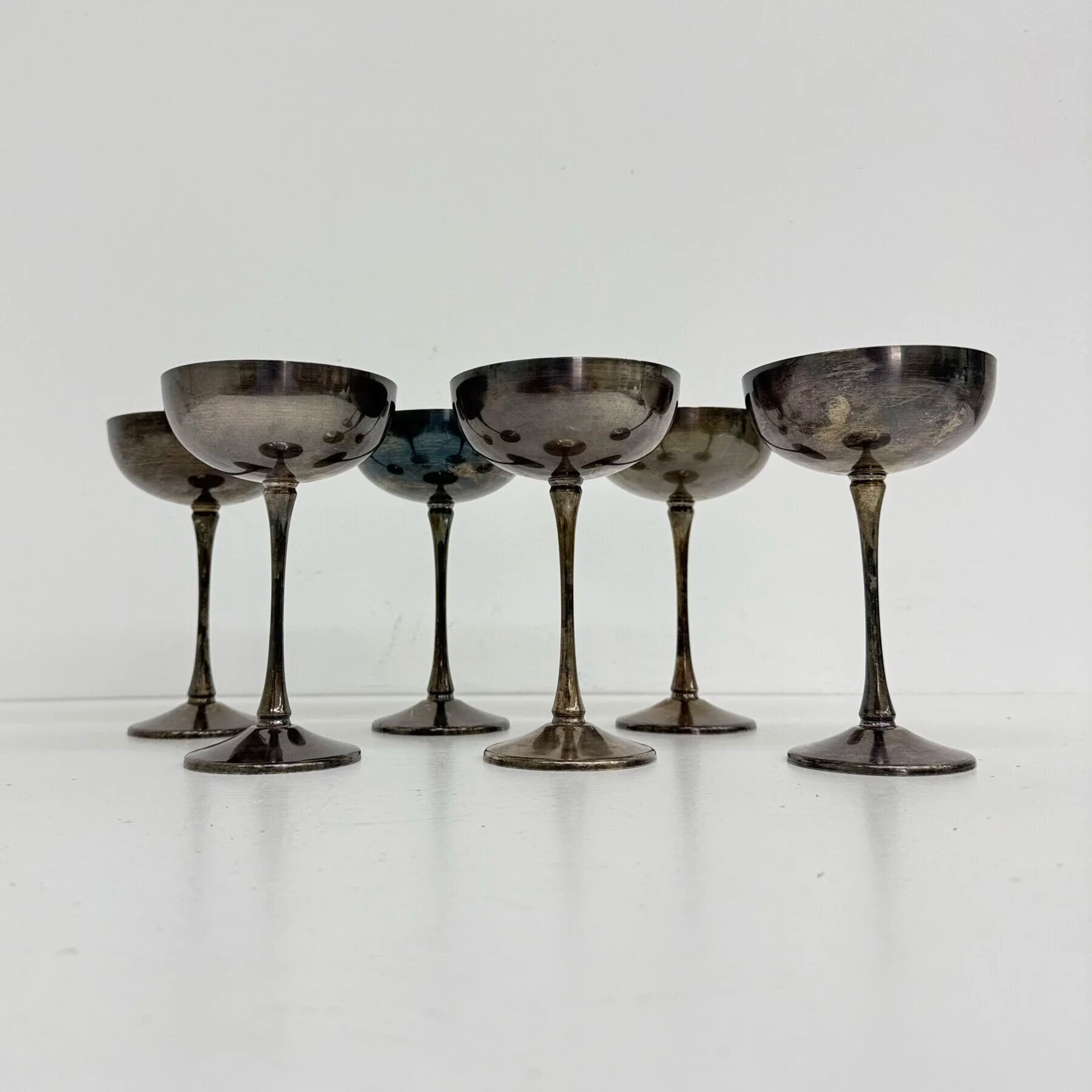 Ensemble de 6 coupes à champagne en laiton argenté, années 1970, Italie.