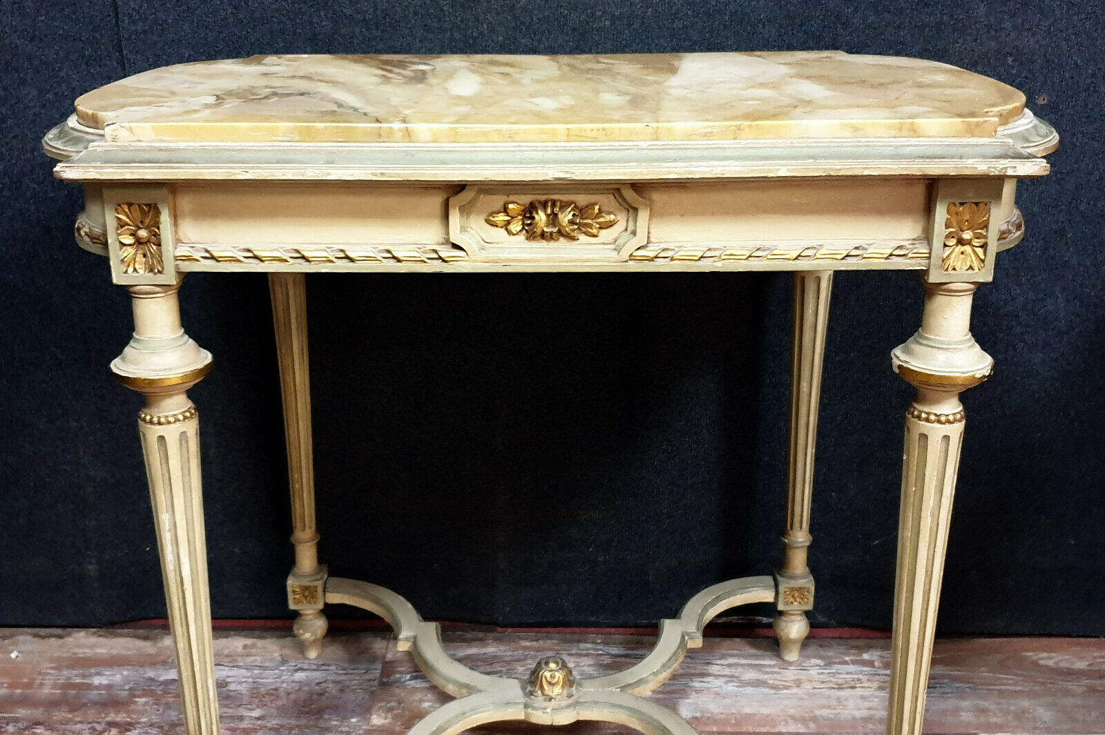 Guéridon d'apparat Louis XVI en bois laqué doré
