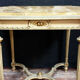 Guéridon d'apparat Louis XVI en bois laqué doré