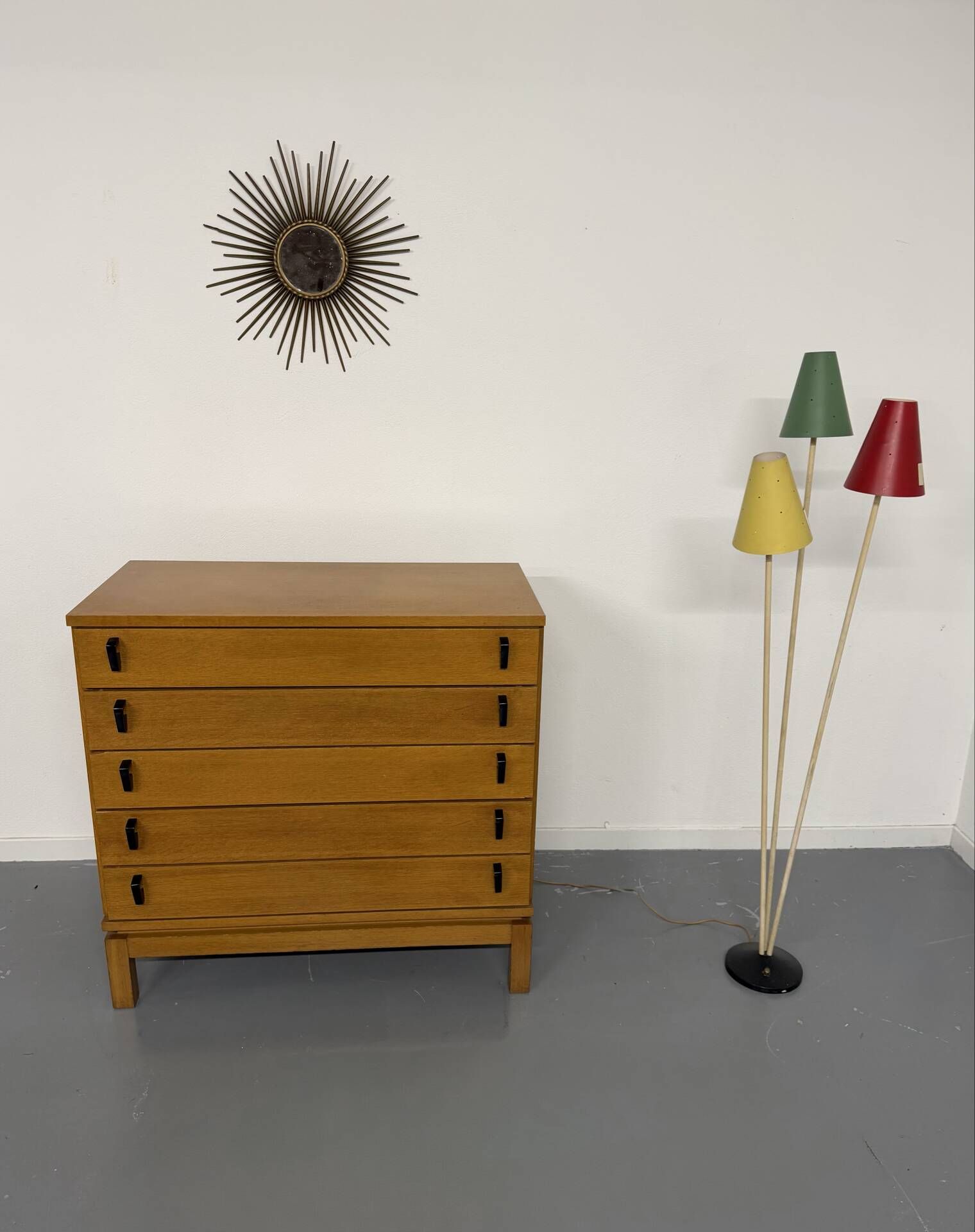 Vintage chest of drawers with 5 drawers in light wood, French design from the 60s/70s.