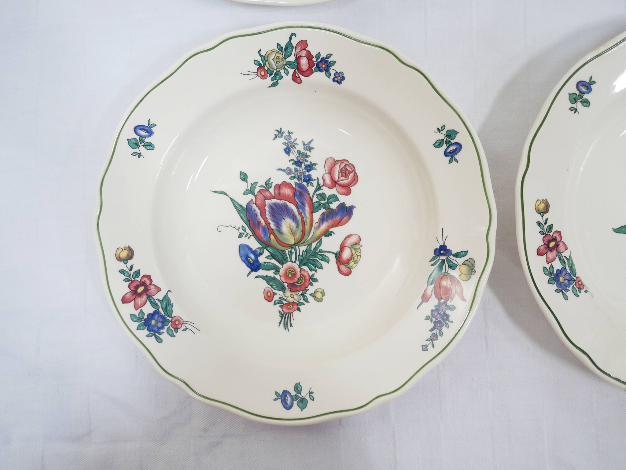 Series of 8 vintage hollow plates edited by Villeroy and Boch