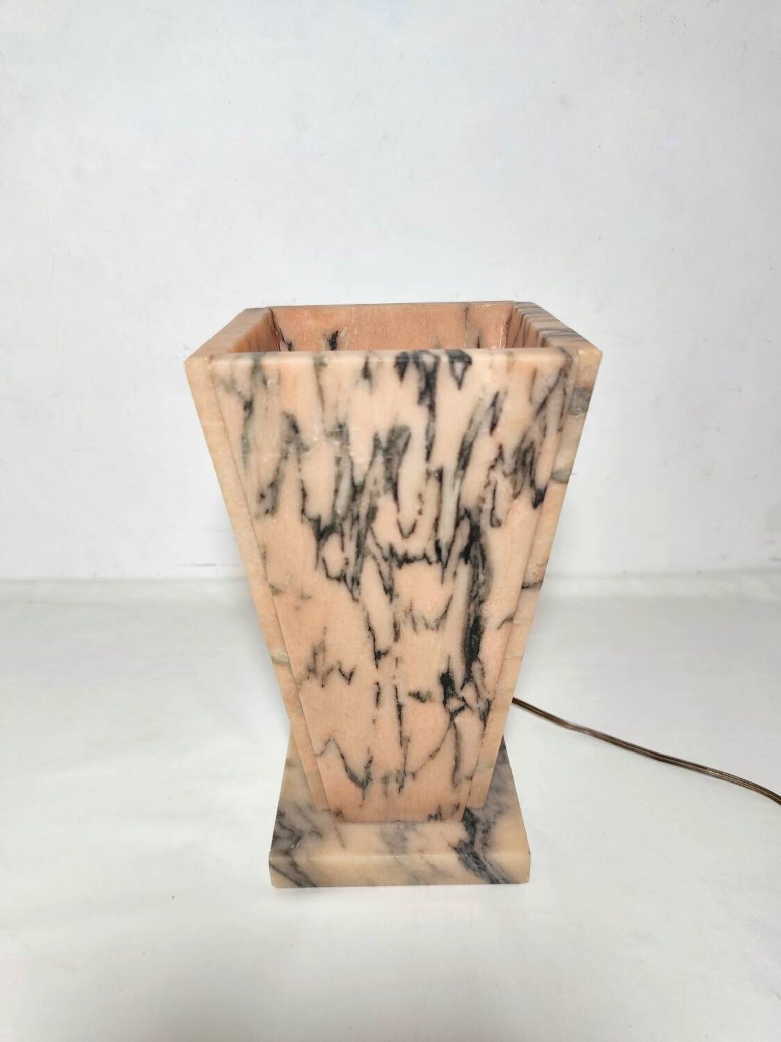 Lámpara de mesa de mármol. España, 1970s.