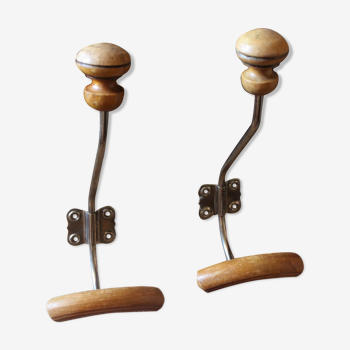 Pair butterfly hooks locust ball wood