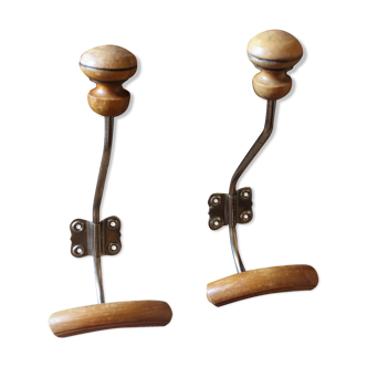 Pair butterfly hooks locust ball wood