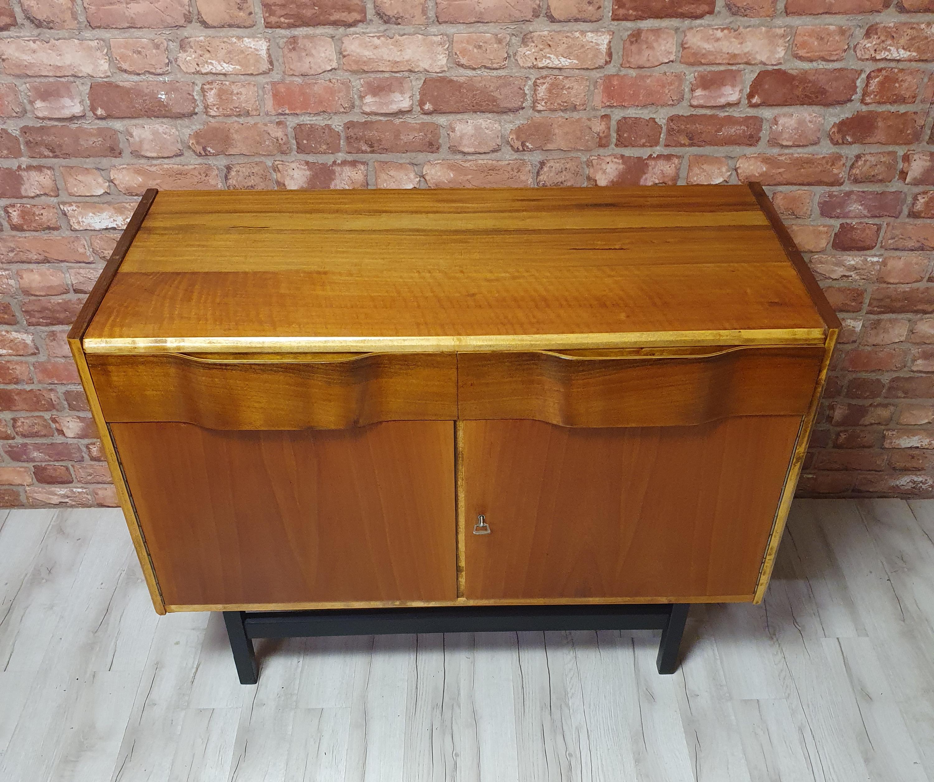 Buffet rénové vintage, Pologne, années 60