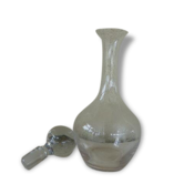 Carafe en verre transparent avec un tres beau bouchon boule en verre vintage