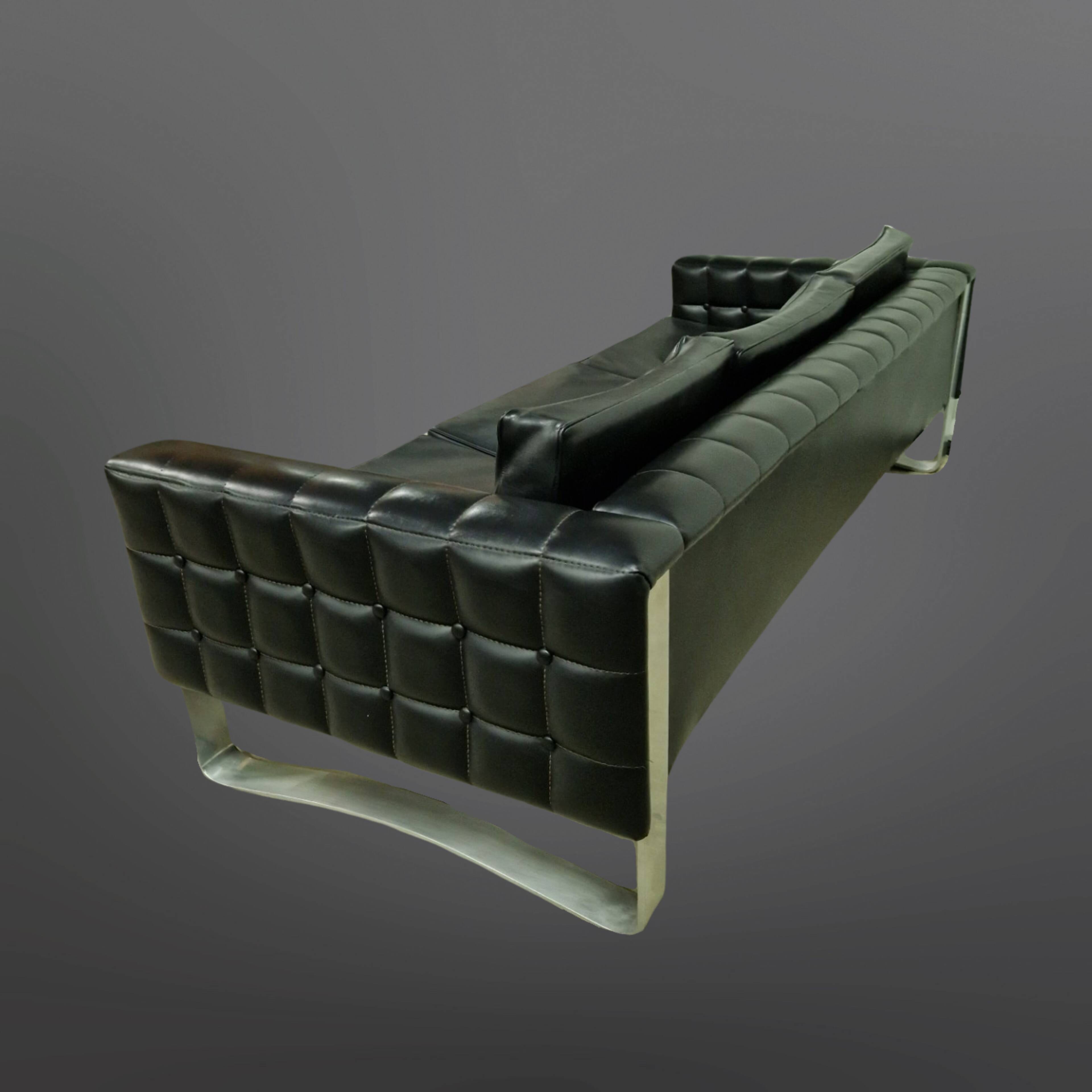 Groupe de sièges modernistes en vinyle noir et métal, Danemark 1950