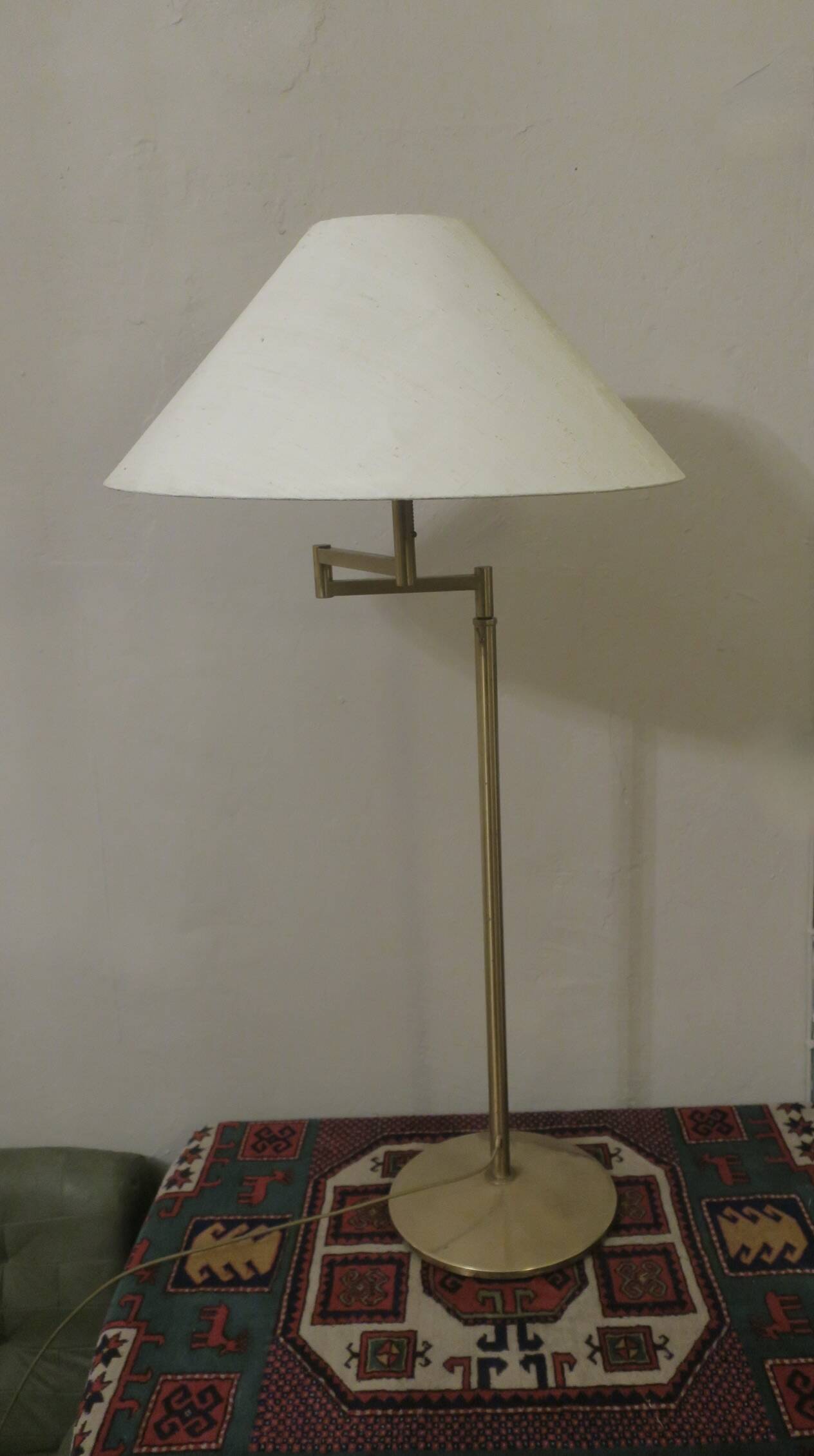 Lampadaire à bras pivotant multi-réglable en laiton Walter von Nessen, États-Unis, années 1960