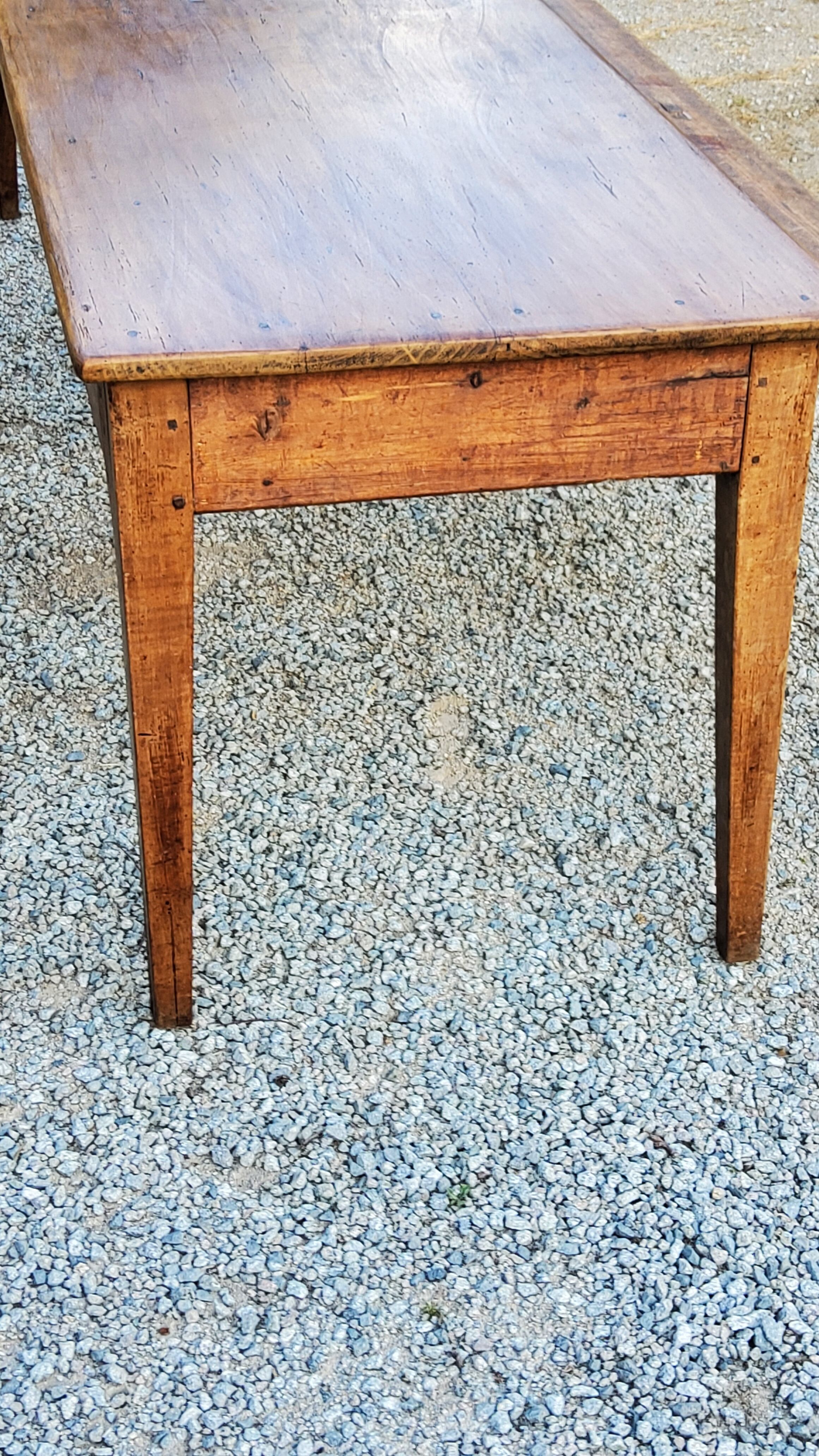 Farm table nineteenth century feet spindles 251cm and its 2 benches