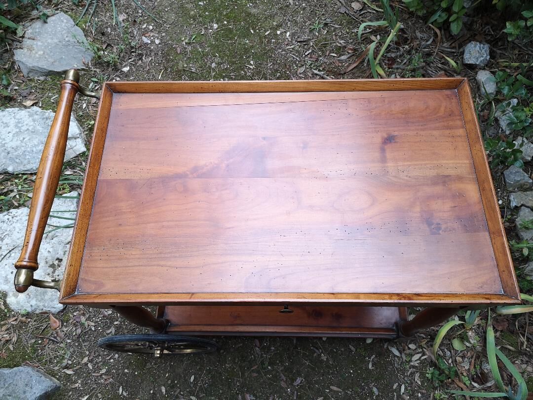 rolling table serving
