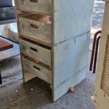 Storage cabinet with drawers