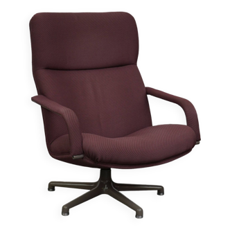Vintage design swivel chair by Artifort with light purple fabric upholstery