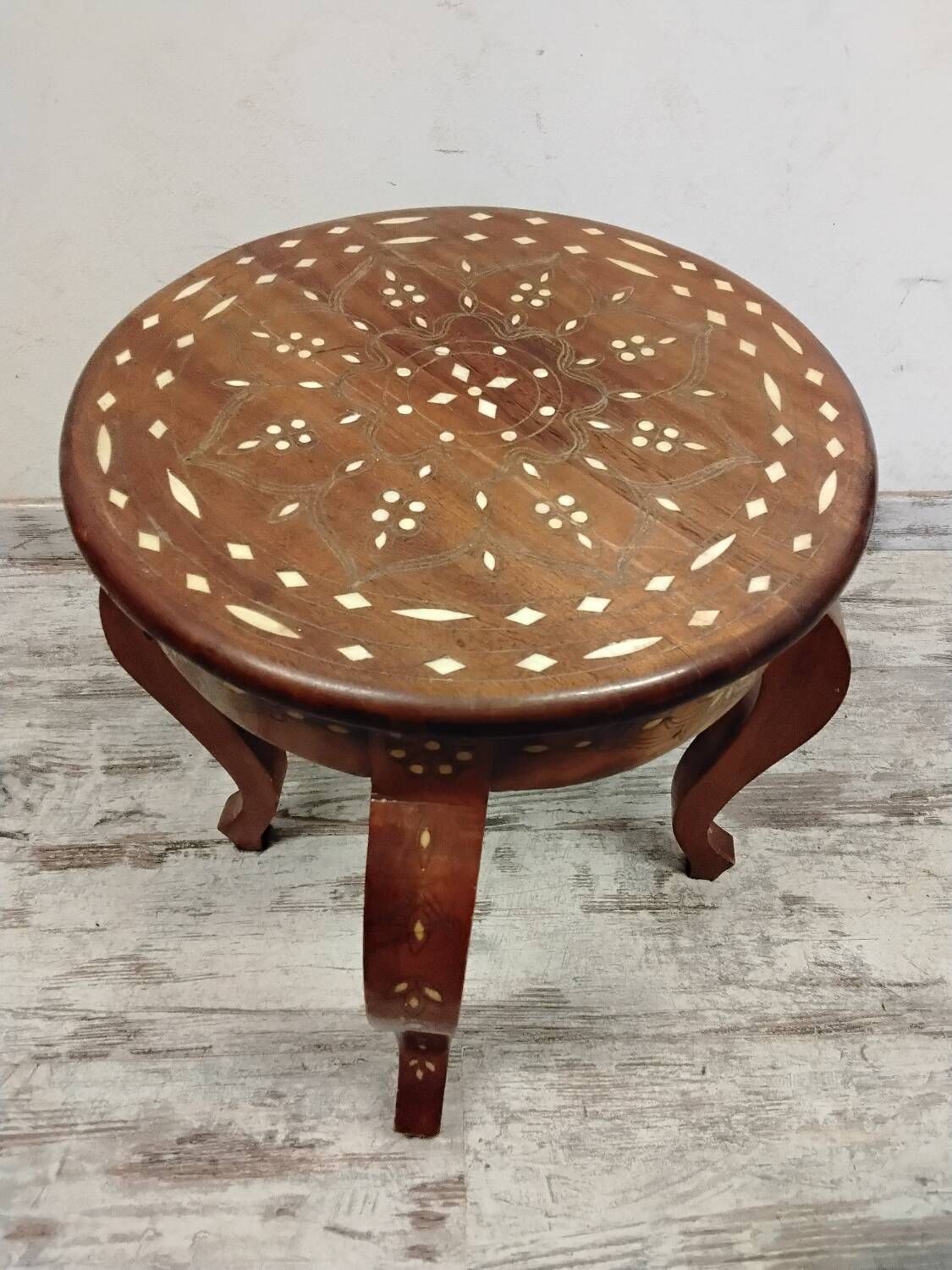 Small side table, pedestal table