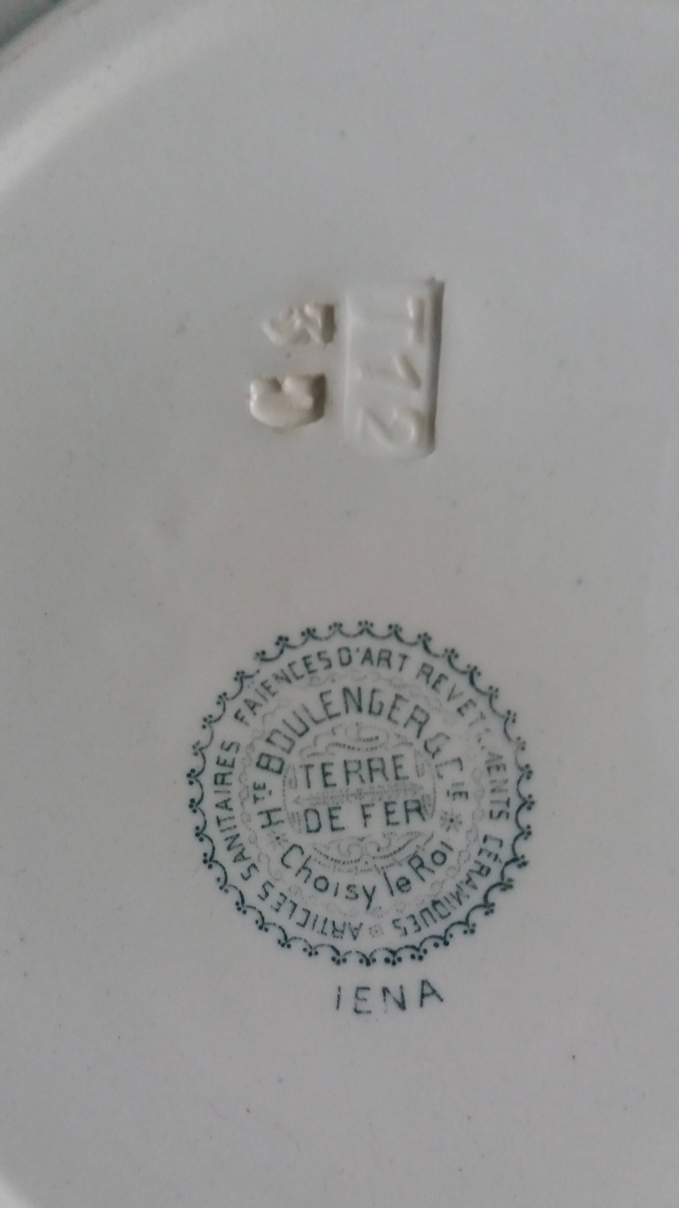 Iron Earth plate Boulenger Choisy-le-Roi, Iena decoration