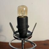 Lampe pied métal style ressort globe opalin
