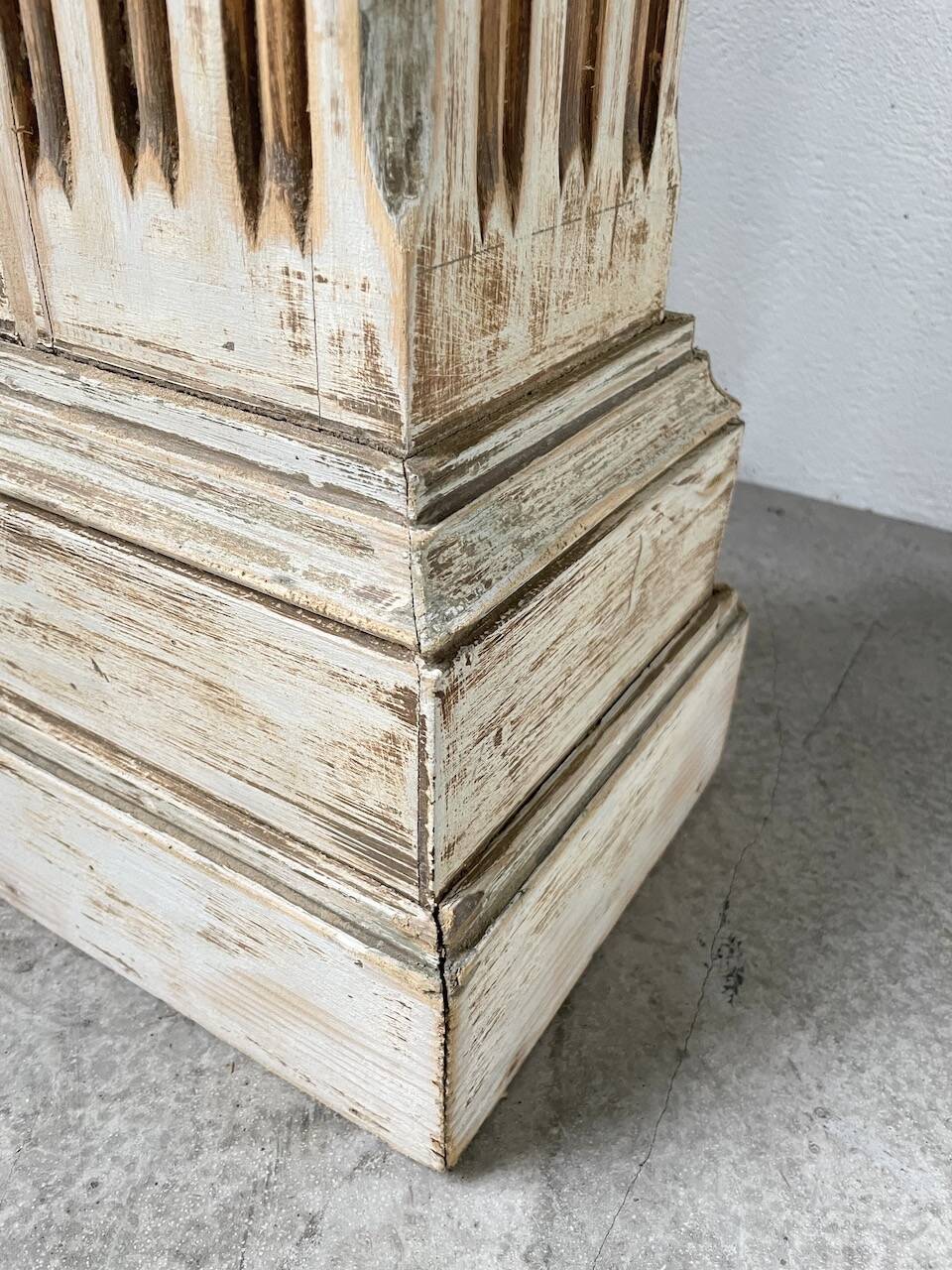 Wooden pedestal column 1900