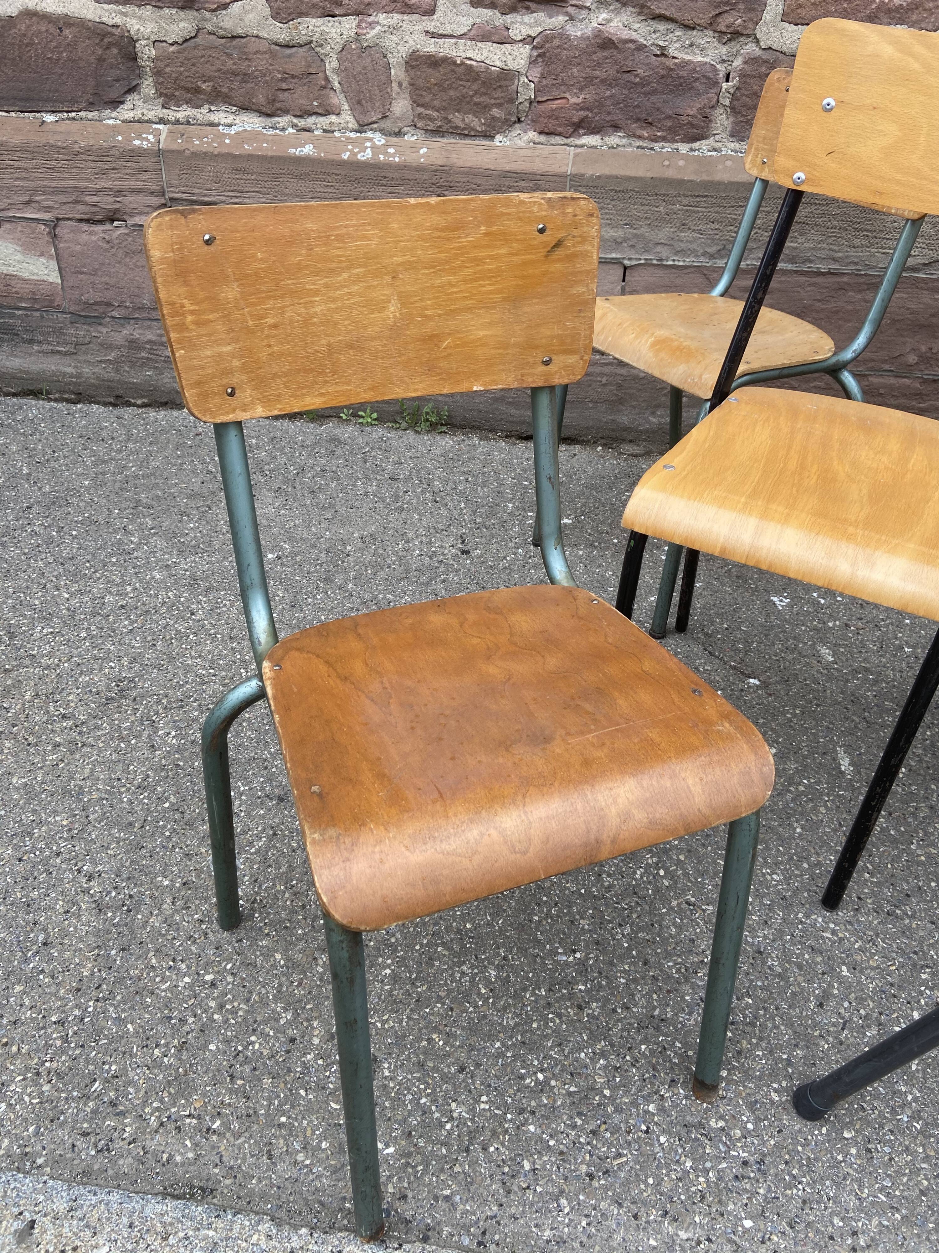 Lot of 14 mismatched vintage school chairs