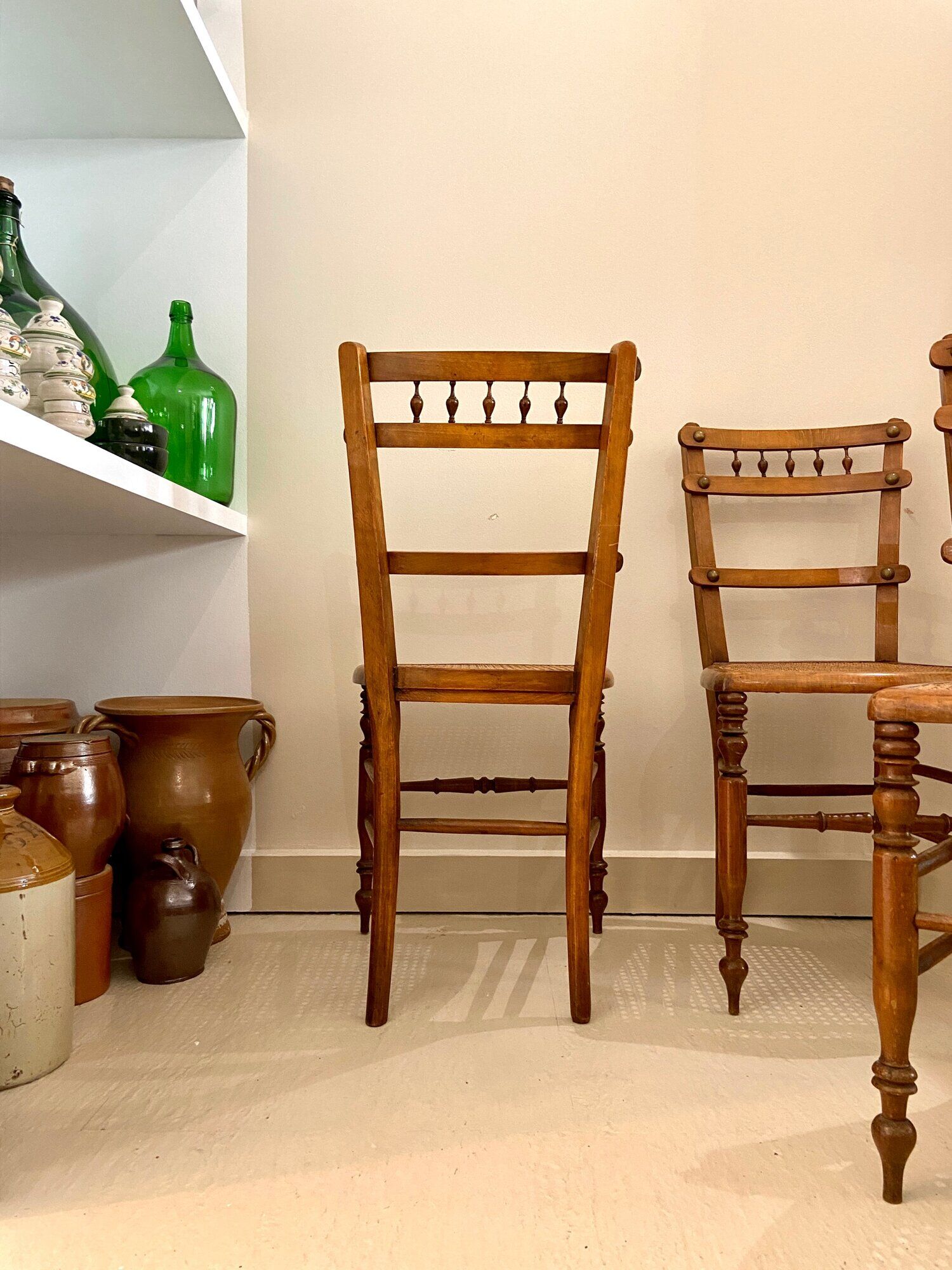 4 chaises en bois et cannage