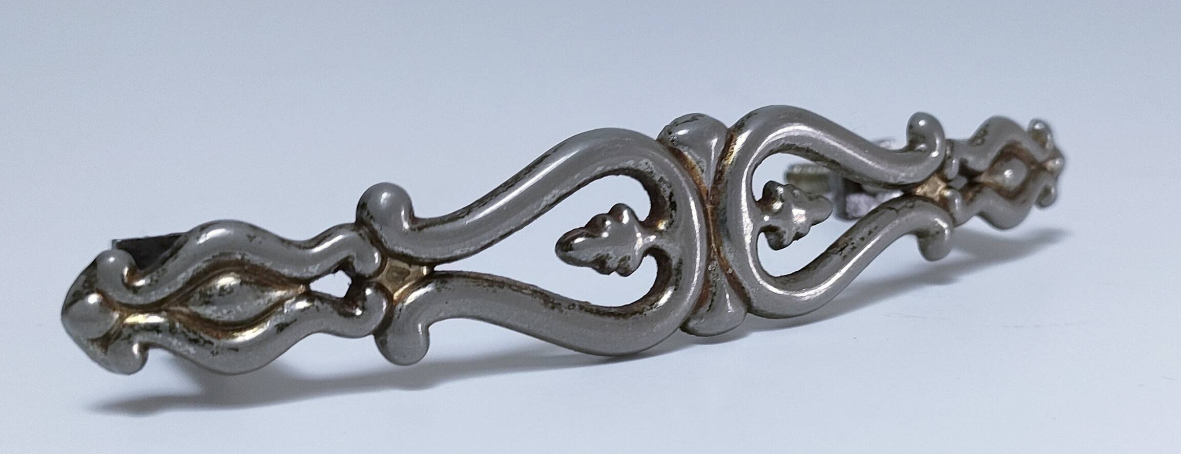 Six Huwil metal handles for neo-classical drawers from the 60s