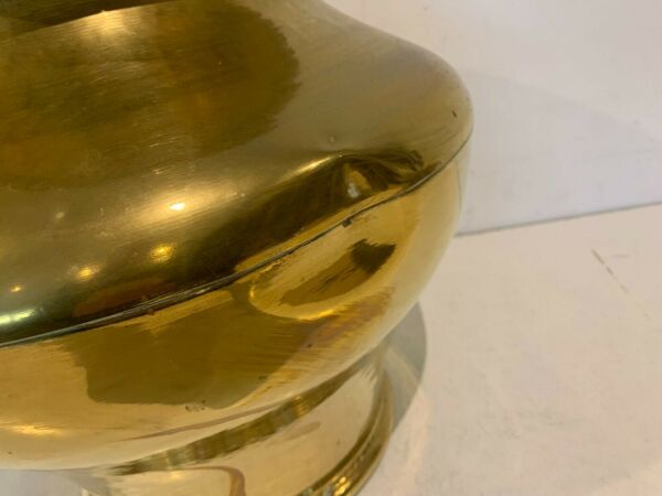 Vase a col en cuivre martelé XX siècle
