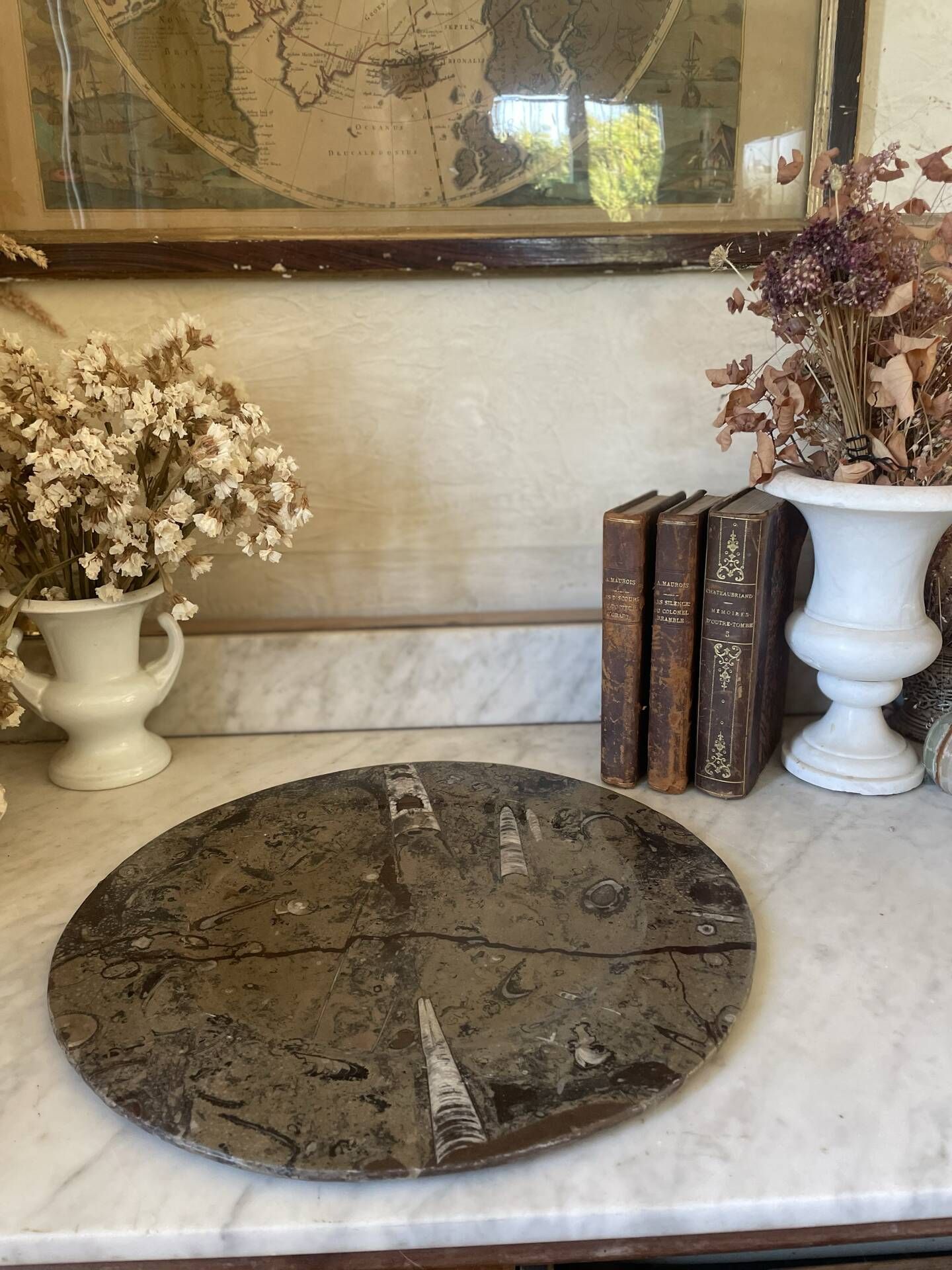 Round plate, fossil marble catch-all 35cm