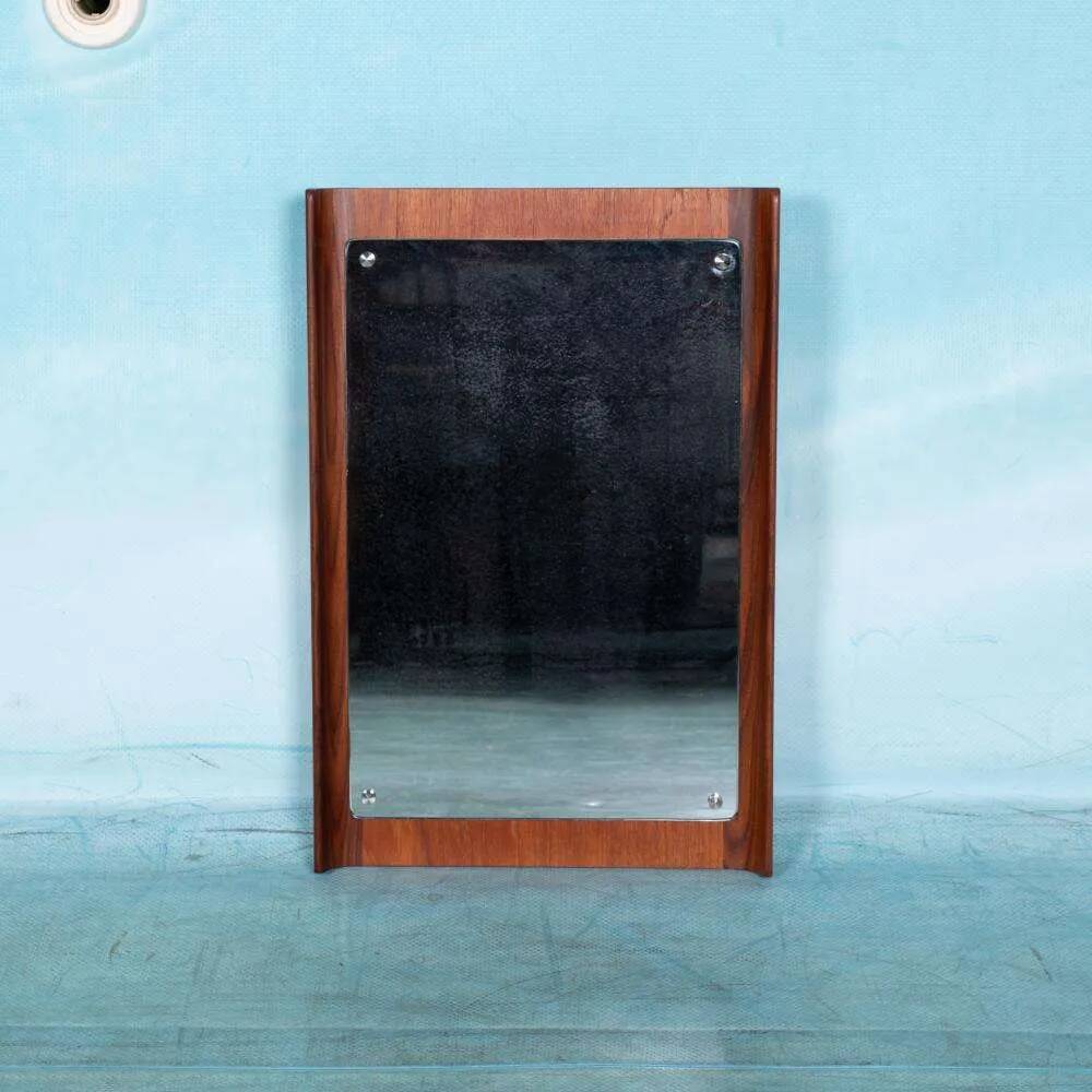 Minimalist Scandinavian mirror in teak with a vintage design.