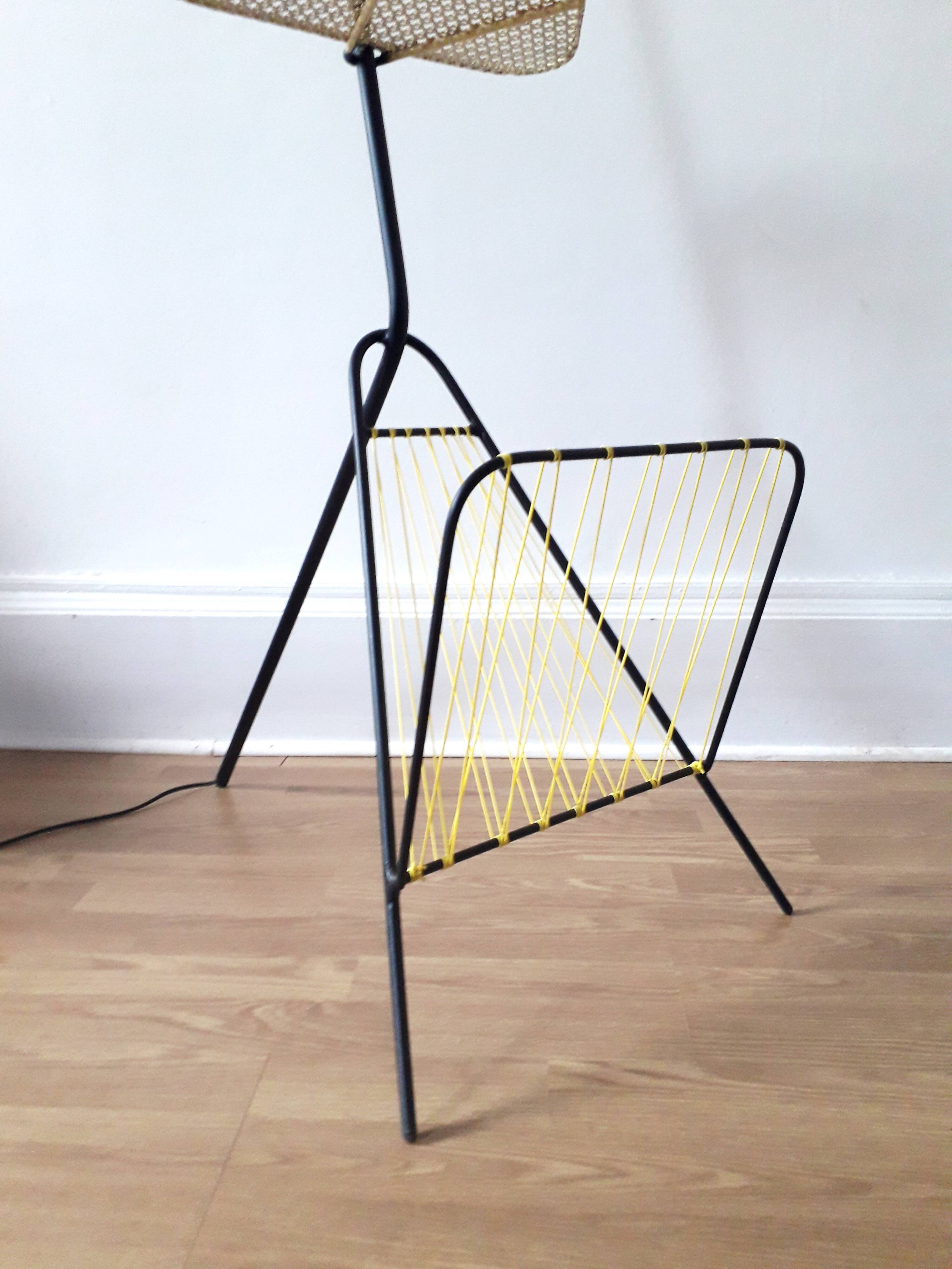 Floor lamp / magazine holder