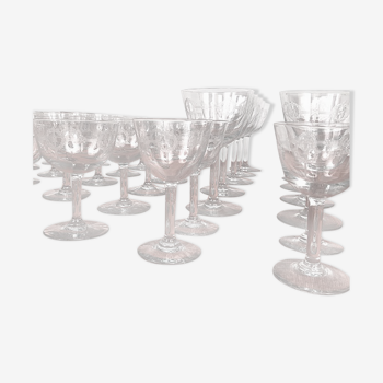 Service de verres en cristal taillé 42 pièces