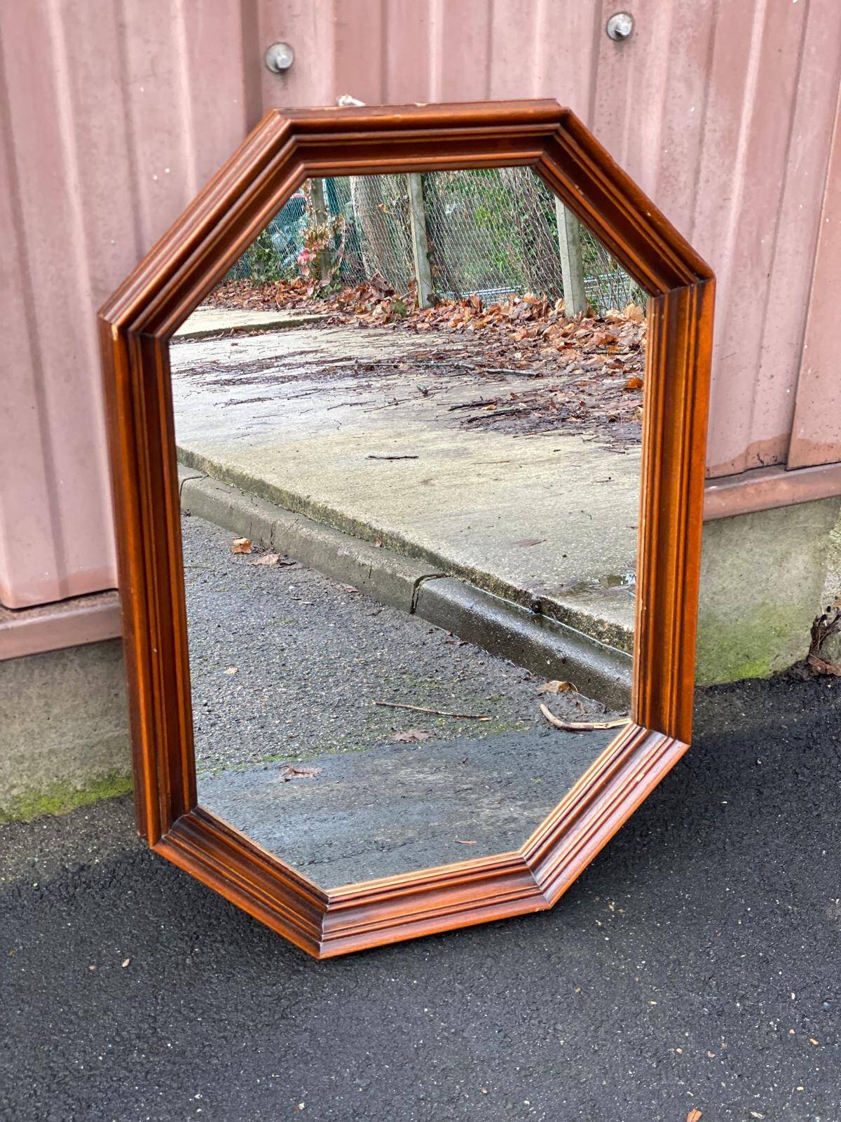Vintage octagonal mirror in solid wood 70x50cm