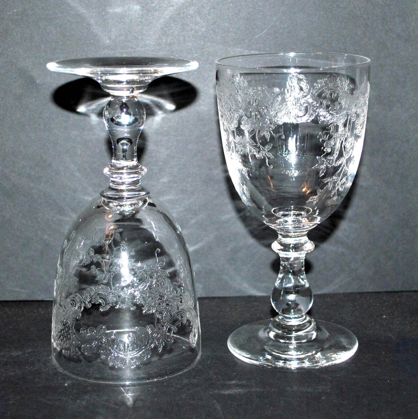 Set of 2 antique glasses in Saint-Louis crystal Model TALMA 1930 Rock crystal engraving 899
