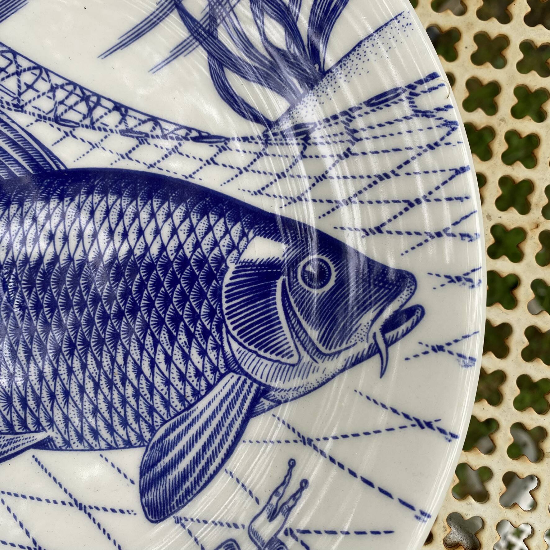 Plates and dish, fish service with cobalt blue decoration.