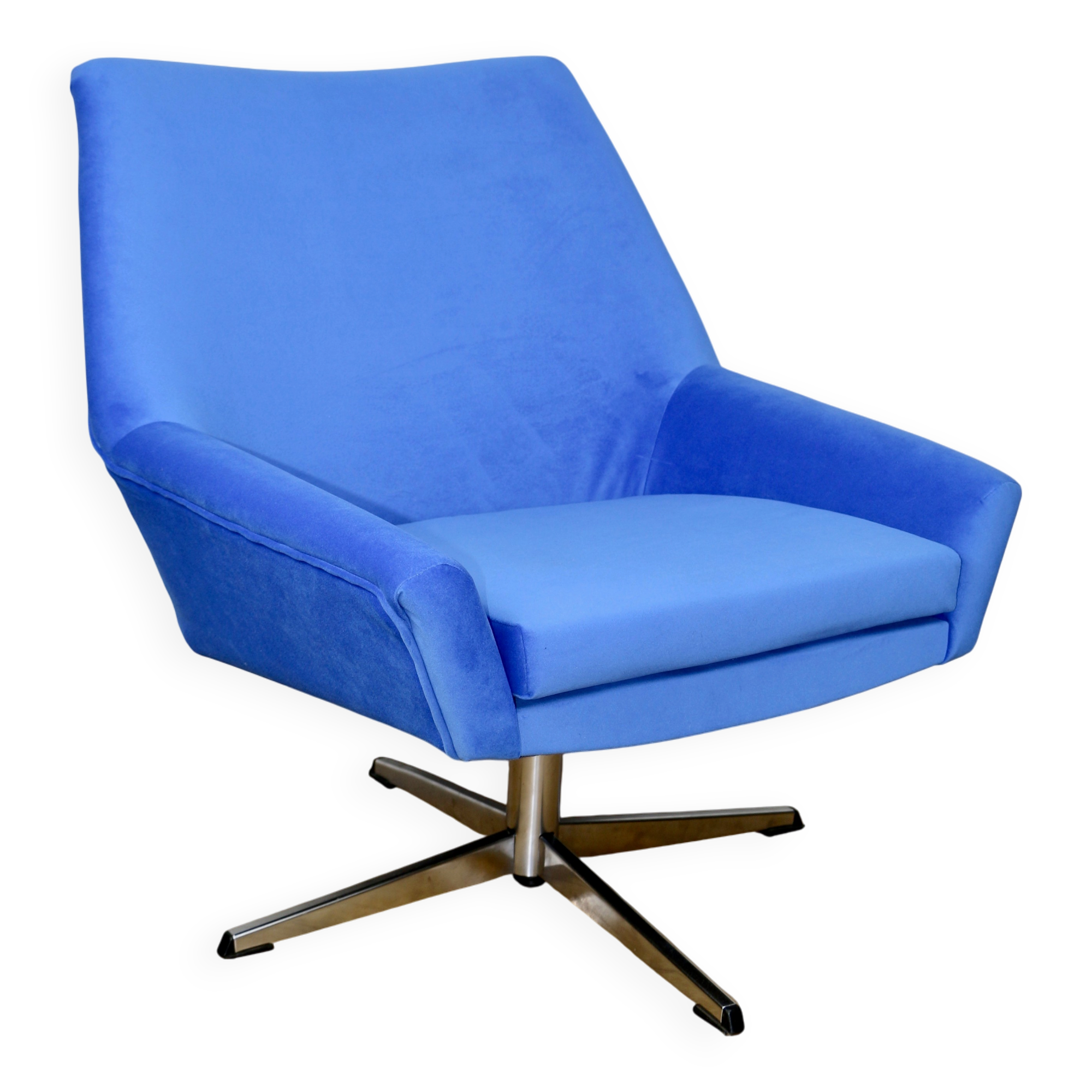Vintage swivel armchair from DDR blue cornflower velvet from the Jade series