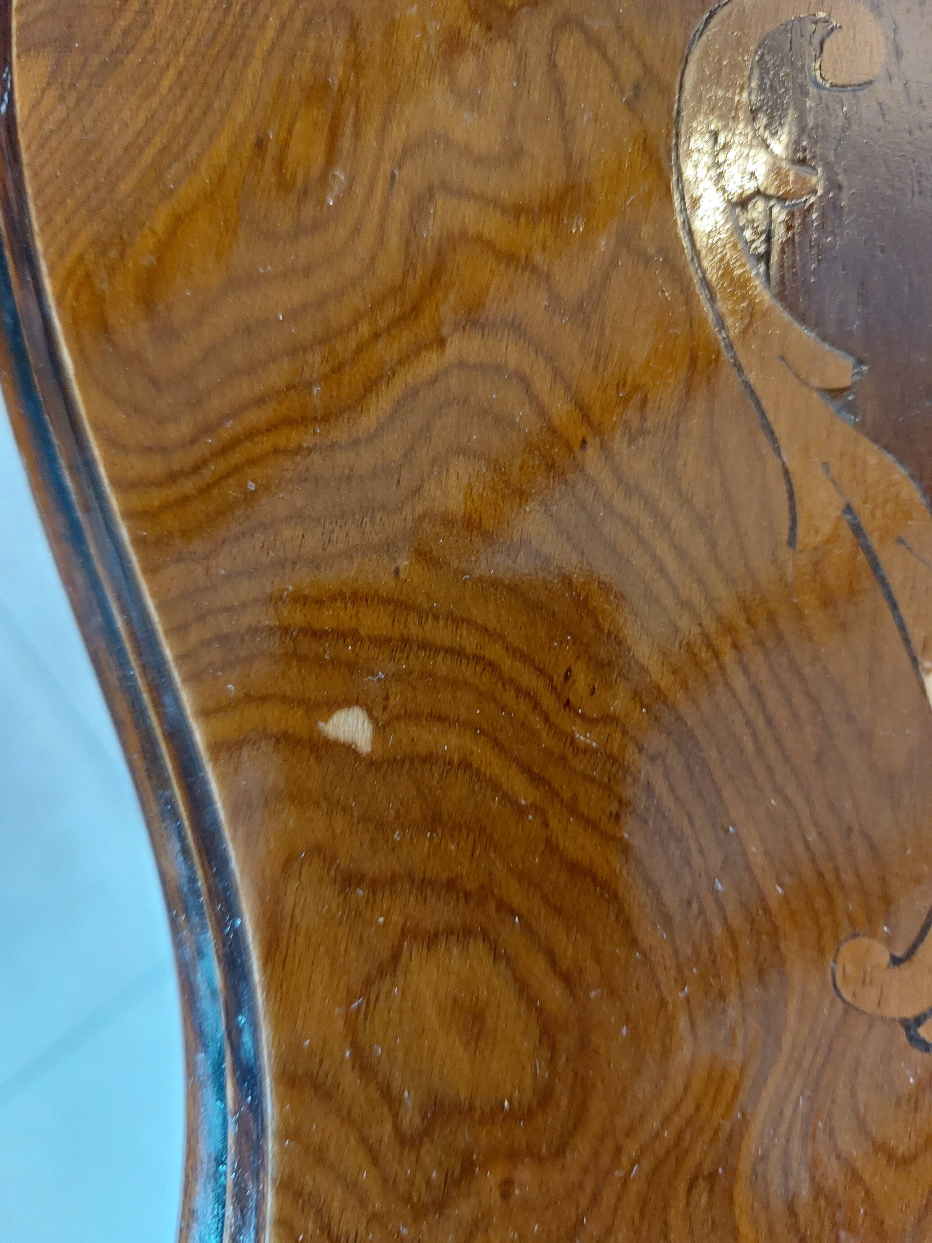 Inlaid pedestal table