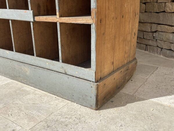 Meuble de métier à casiers / meuble d’atelier