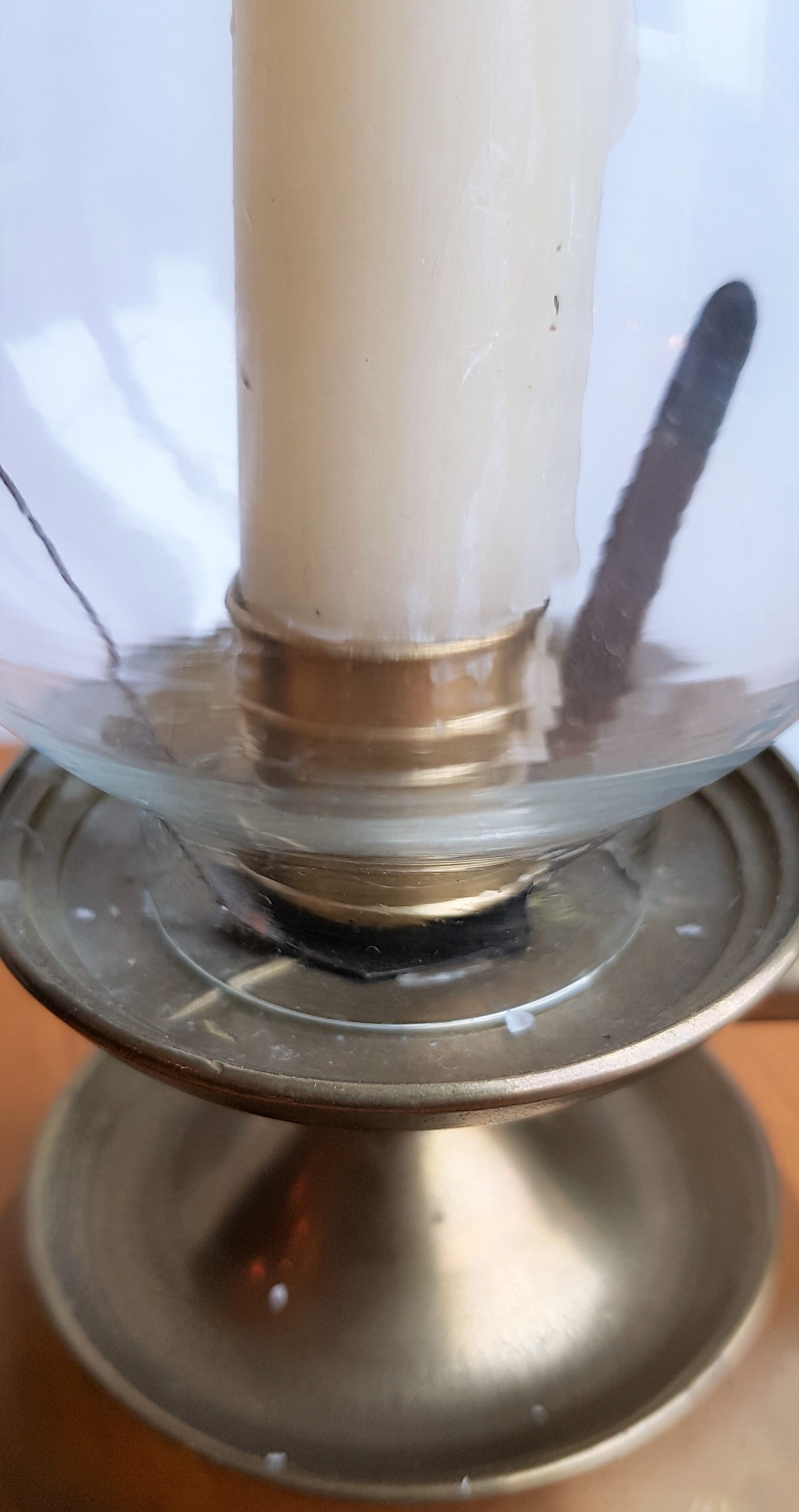 In brass and glass candleholder