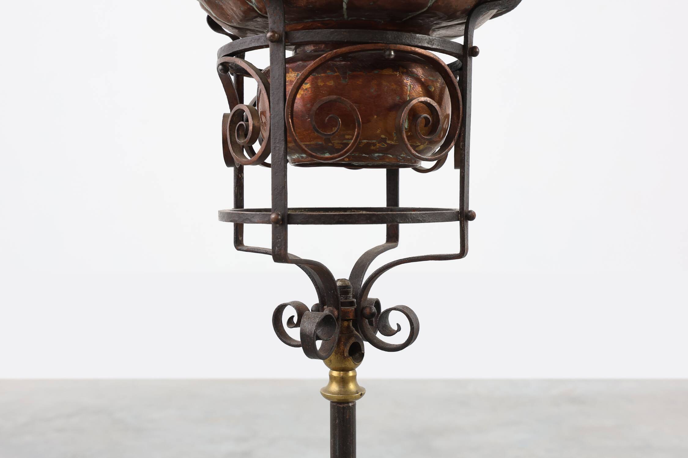 Art Nouveau planter in metal and copper, France ca. 1905
